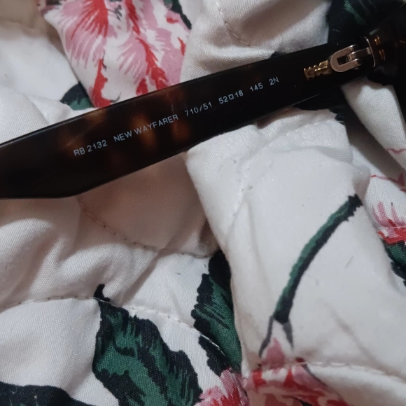 Ray-Bans/ERIKA(1ST)/NEW WAYFARER(2ND) - Picture 2 of 3